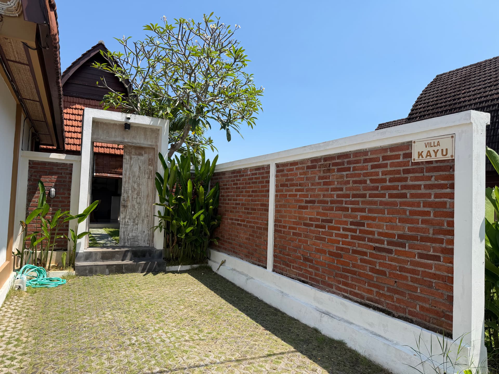 Villa Kayu interior photograph 11