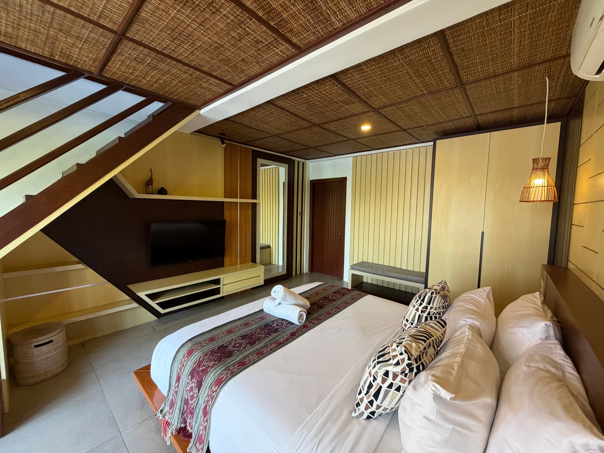 Villa Kayu interior photograph 14
