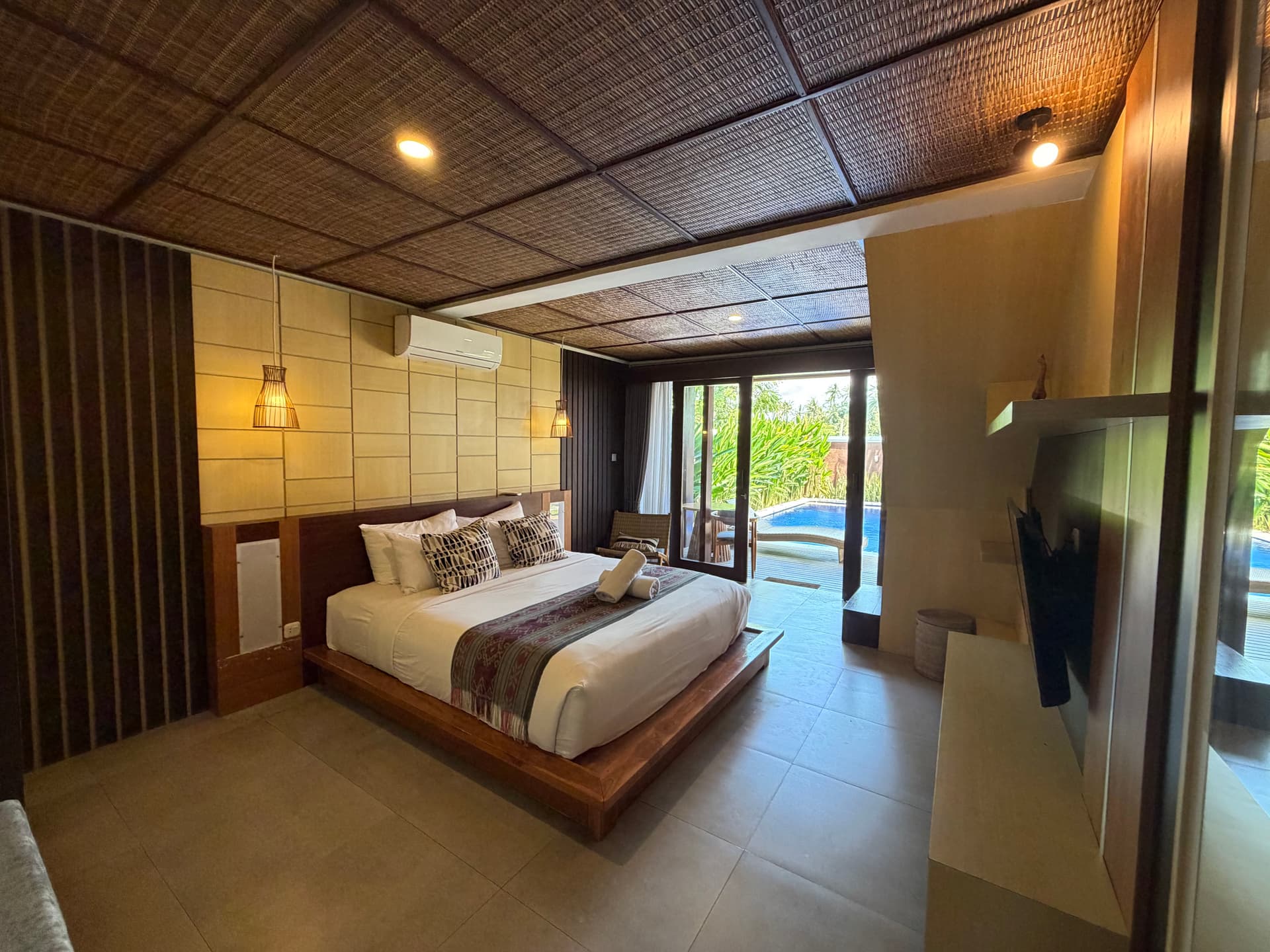 Villa Kayu interior photograph 15
