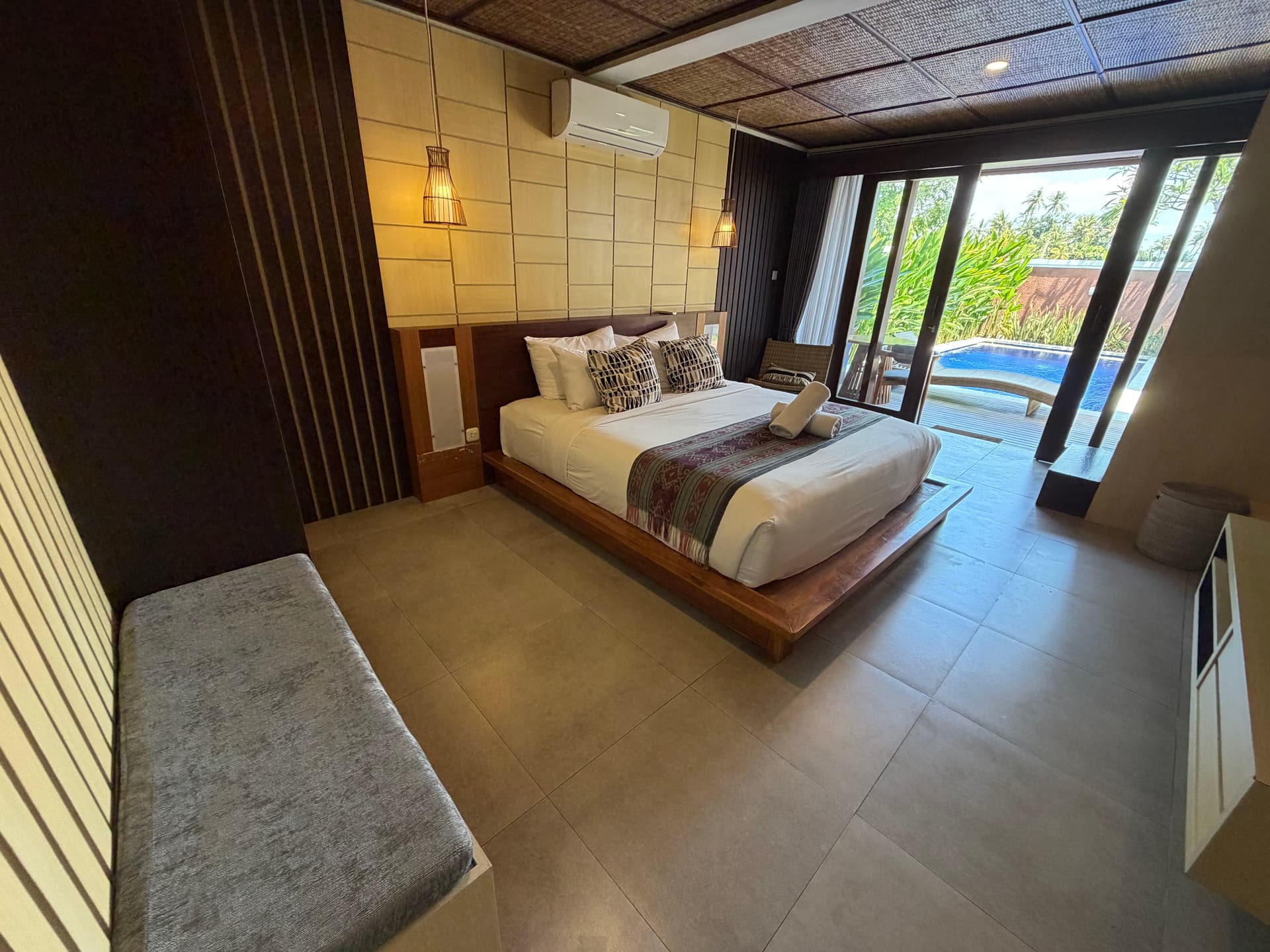 Villa Kayu interior photograph 16