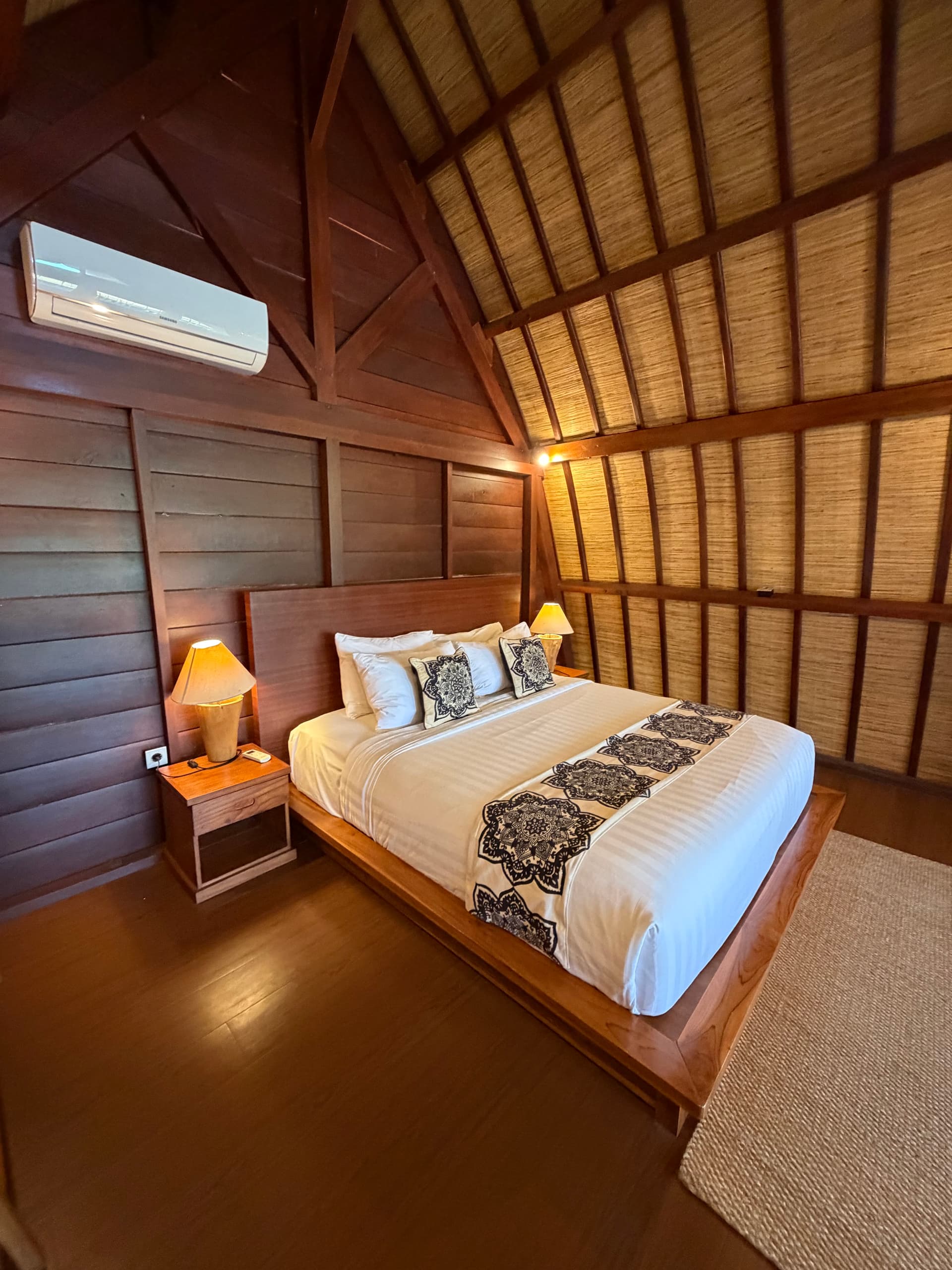 Villa Kayu interior photograph 20