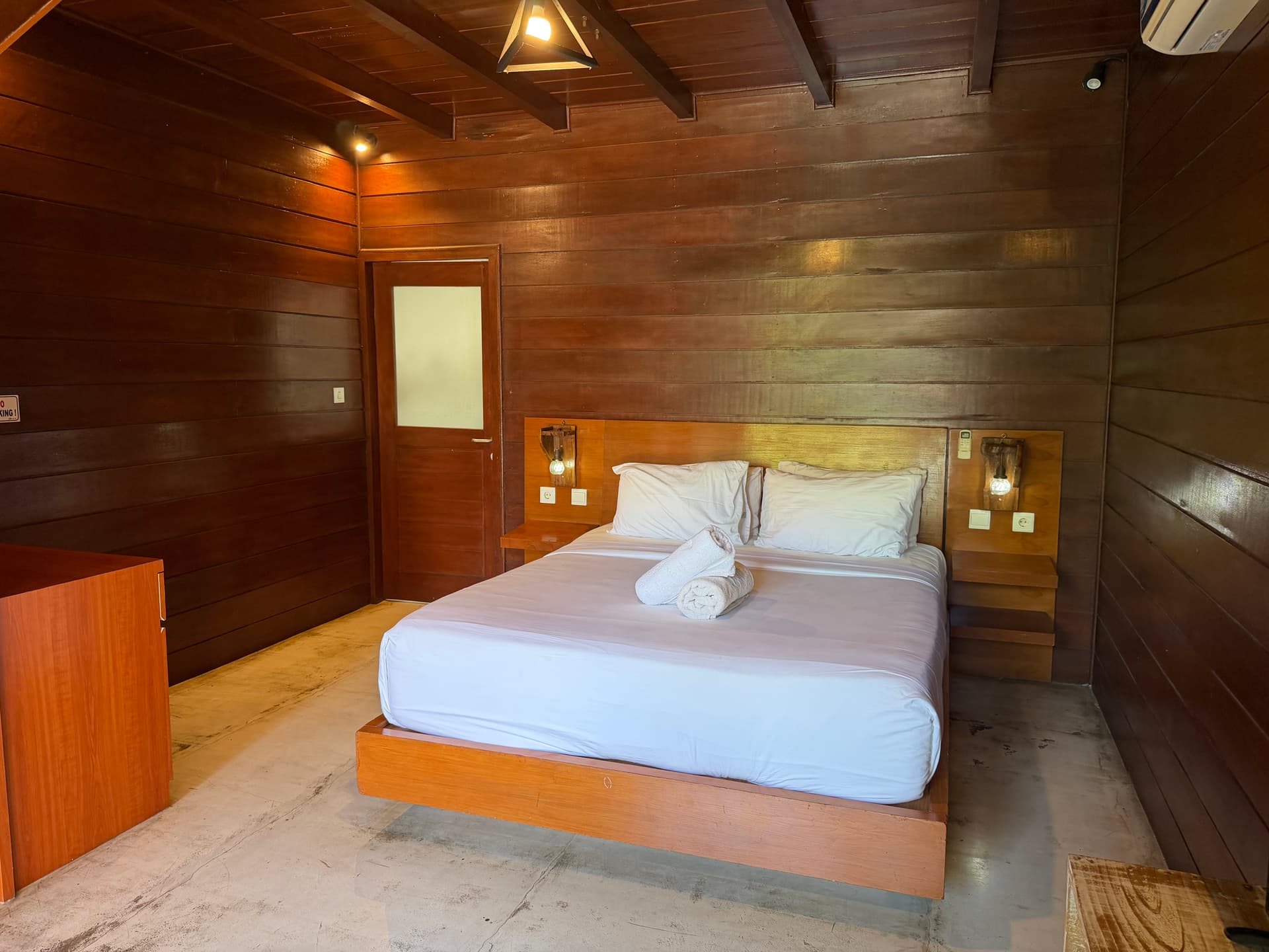 Villa Tunjung interior photograph 11